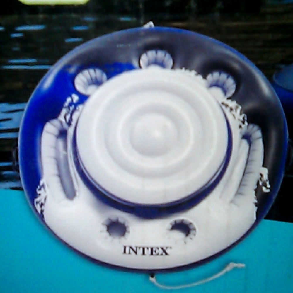 Intex Mega Chill Inflatable Cooler - Picture 3 of 6